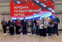 Слёзы скорби и гордости: в Волжском ордена и медали вручили семьям погибших героев