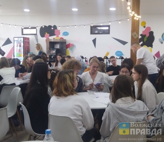 Бизнес-интрига Волжского: 1,5 тысячи школьников вместе с предпринимателями писали «Формулу успеха»