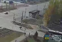 Свалился сам и скинул пассажира: в Волжском мотоциклист неудачно встал на дыбы