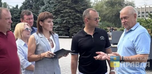 Гарантийные объекты и программа озеленения: мэр Волжского провёл объезд города