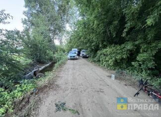 Под Волжским 23-летняя квадроциклистка без прав сбила велосипедистку и слетела в канал