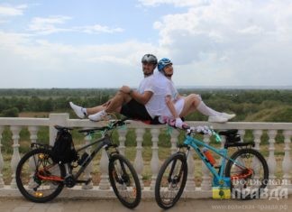 Велоклятва, велозамок и велоприметы: лидер велосообщества Волжского отпраздновал свадьбу