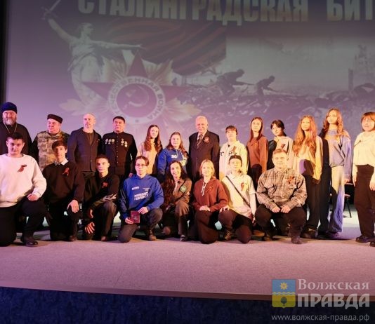 В Волжском прошел патриотический час в честь Сталинградской победы