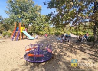 Волжане совместно благоустраивают сквер на улице Рабоче-Крестьянской