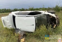 Две буханки на крыле: под Волгоградом перевернулся 20-летний гонщик без прав