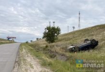 В Волгоградской области водитель «Хонды Сивик» опрокинулся и сбежал, бросив машину с пассажиром