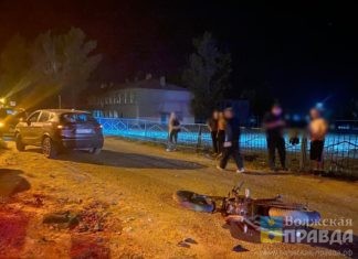 В Волгограде на улице Школьной сбили двух школьников на мотоцикле