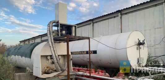 «Могли опрокинуться»: в Волжском опечатали незарегистрированные резервуары с СО2