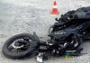 Согнуло руль, снесло подушку: в Волжском в лобовом ДТП разбился 18-летний мотоциклист без прав