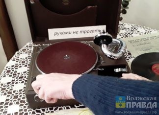 Селфи с картонным Высоцким: в музее Волжского покажут старые пластинки и проигрыватели