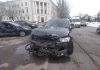 На глазах у суслика: в Волжском автоледи на «Kia» забодала «Touareg» и попала в больницу