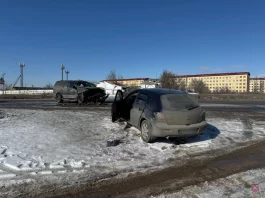 Вылетел на встречку и погиб: в Волгограде «матрёшка» протаранила «Ford Expedition»