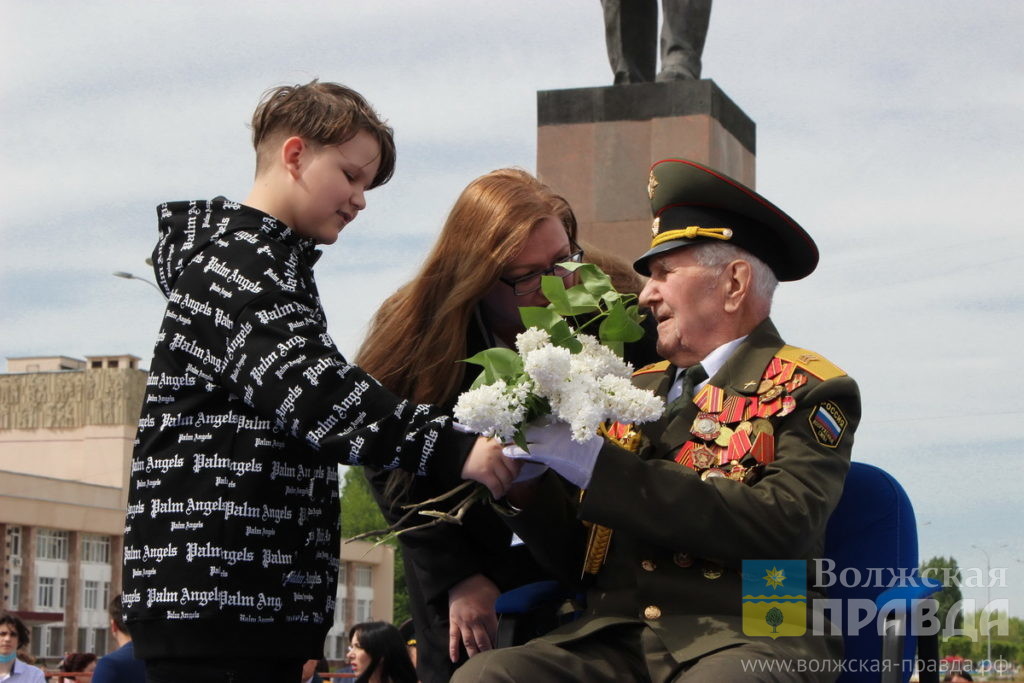 Победа волжский. Парад в Волжском 9 мая 2022. Празднование дня Победы. День Победы военные. Победный май.