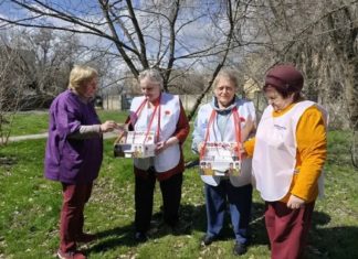Серебряный возраст — золотые дела: в Волжском волонтёры в 11 раз участвуют в «Красной гвоздике»