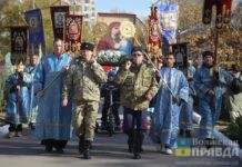 В Волжском тысячи жителей объединились в общегородском крестном ходе, посвященном миру и единству