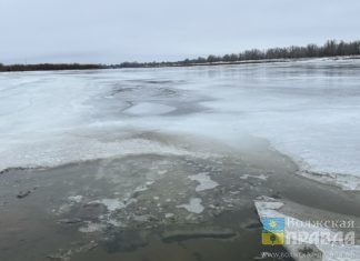 лед на реке зимой