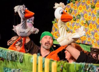 В волжском «Арлекине» показали жизнь из тряпочек, ниточек и папье-маше