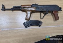 Два «калаша», четыре пистолета: волгоградец держал в гараже и подвале оружейный арсенал