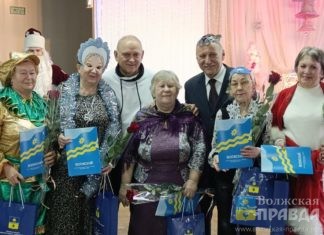 В Волжском прошел новогодний бал ветеранов
