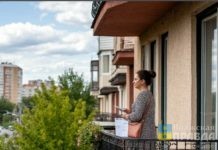 Волжане сообщают о разбитых кортах, балконе как жилплощади и складе веток