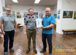 «Волжский 70»: Игорю Воронину презентовали новый фотоальбом о городе