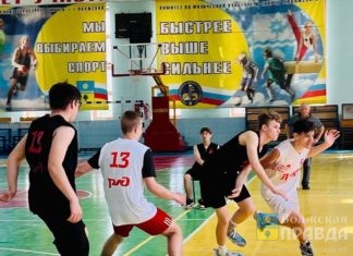 В Волжском стартовал баскетбольный турнир имени Машина среди школьных команд