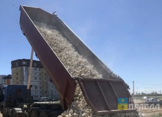 «Забор поставили, электричество подвели»: в Волжском строят подъездные пути к бассейну «Солнечный»