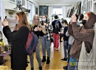 Волжские юные блогеры «вышли на охоту» в закулисье ДК ВГС
