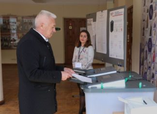 Спикер Волгоградской облдумы Александр Блошкин проголосовал за сильную и неделимую Россию