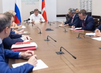 Губернатор Андрей Бочаров провел совещание по ЧП с пассажирском поездом бочаров