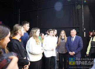 На встрече с молодежью губернатор Андрей Бочаров обсудил музей СВО, студенческие кампусы и новые объекты благоустройства