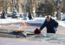 В День защитника Отечества губернатор возложил цветы к Вечному огню