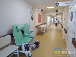 В Волжском врачи ювелирно удалили пациентке опухоль на шее