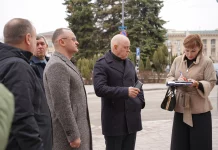 Глава Волжского проинспектировал проблемные участки старой части города