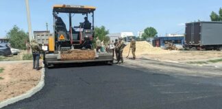В Волжском ремонт дороги к соматической больнице близится к завершению