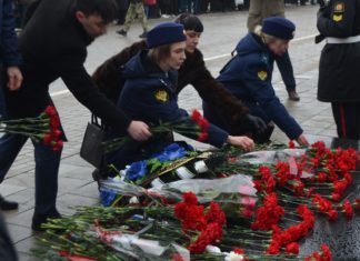 Волжане 2 февраля почтили память защитников Сталинграда и мирных жителей города-героя