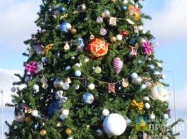 Украшенная новогодняя елка