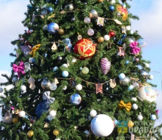 Украшенная новогодняя елка