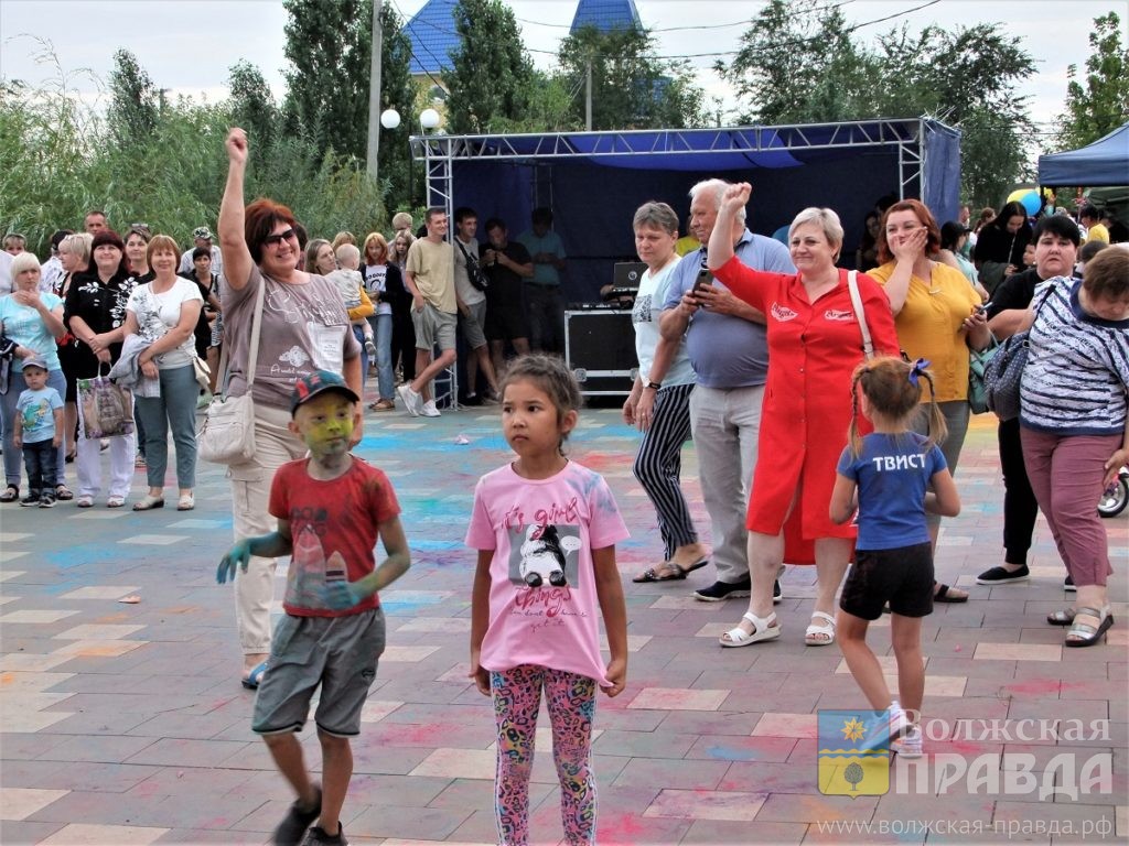 Волгоградская город волжский новости. День города Волжский 2022. Посёлок Краснооктябрьский Волжский. День города Волжский. Танцующий город.