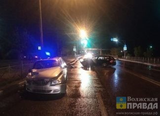 Две девушки и парень попали в больницу после ДТП в Волжском