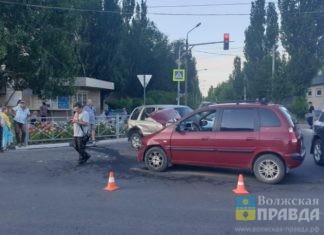 В Волжском при столкновении иномарок пострадала 49-летняя женщина