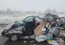 Погиб среди коробок из-под линз: под Волгоградом «КамАЗ» раздавил «Ладу Калину» с оптикой