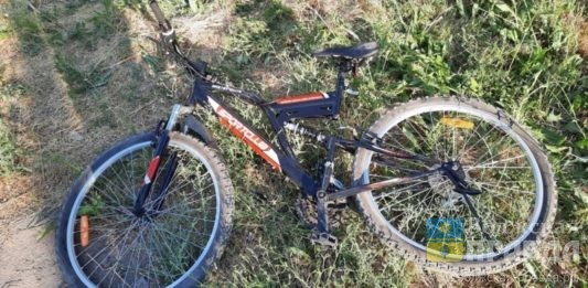Под Волгоградом «Лада Приора» сбила велосипедистку