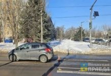 Не дошла до дома: в Волжском женщина на малолитражке сбила 15-летнюю девочку