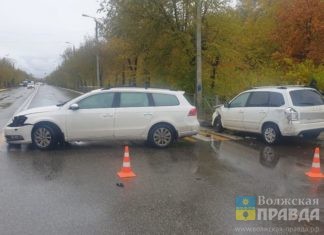 В Волжском «Гранта» протаранила «Пассат»: 25-летняя женщина попала в больницу
