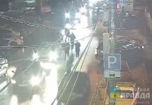 Протащил на двери и стукнул на парковке: волгоградец под парами и без прав устроил опасные покатушки