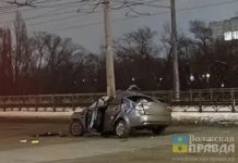 Сплющилась как банка из-под пива: в Волгограде 19-летняя девушка на «Киа Рио» врезалась в столб и погибла