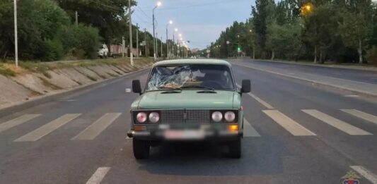 Сбил пьяного пешехода, врезался в столб: в Волжском произошло два ДТП