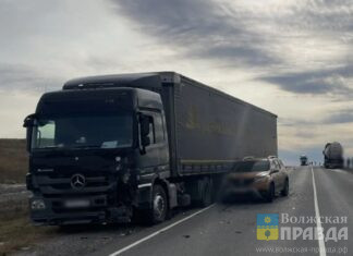 Фура, кроссовер, цистерна и джип: под Волгоградом водитель длинномера собрал 4 машины