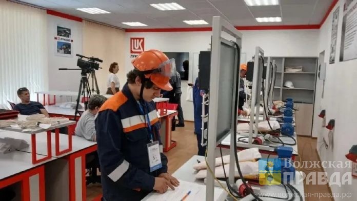 электромонтёры